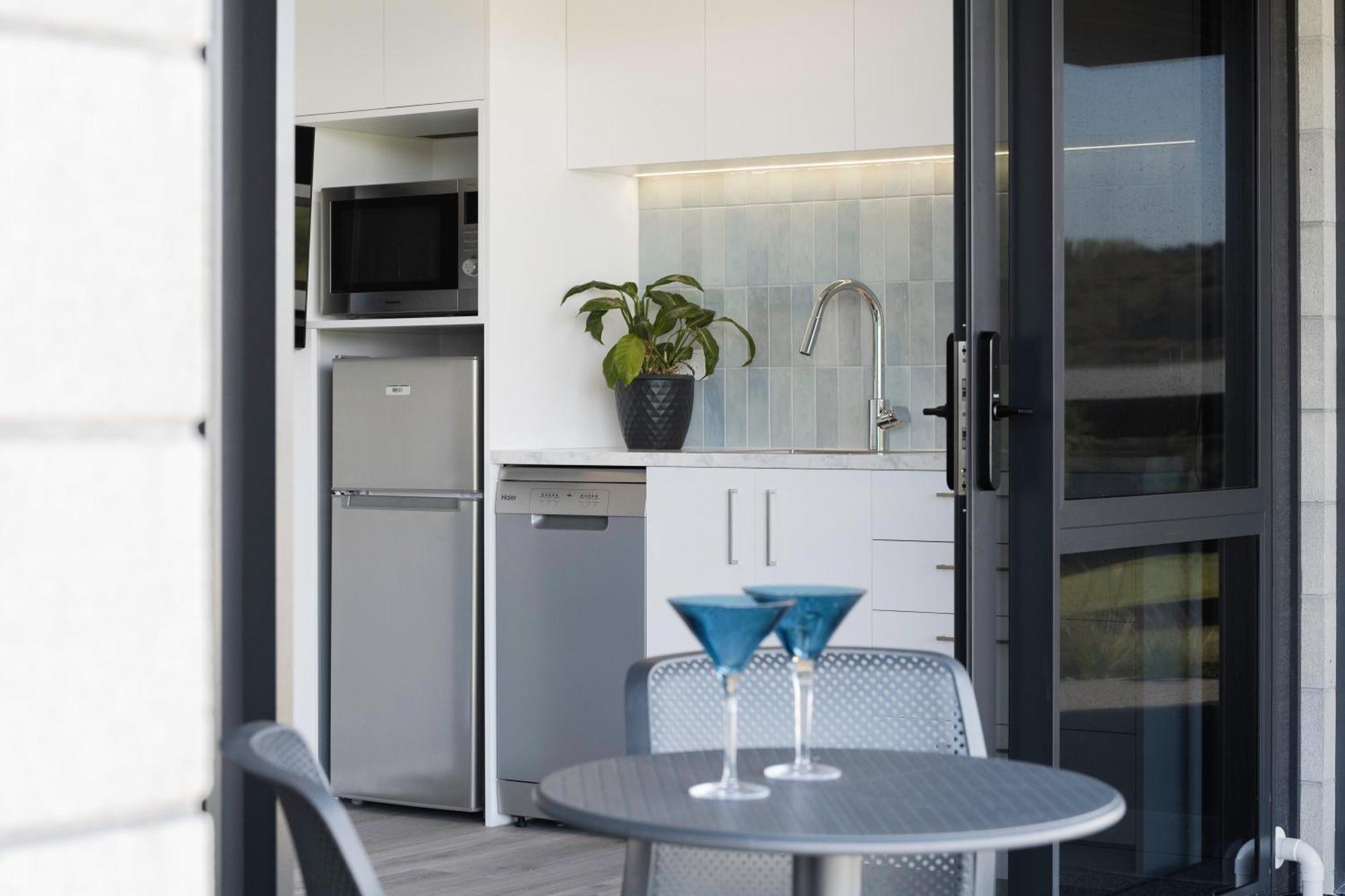 Pukehina Estuary Sunset Views Townhouse & Studio エクステリア 写真